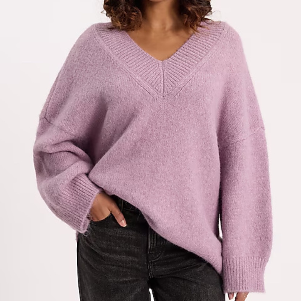 V-Neck Oversized Sweater New winery Express 08374097 NWT